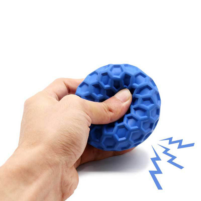 Waben-Kauball für Hunde – Naturkautschuk, quietschend, 8 cm