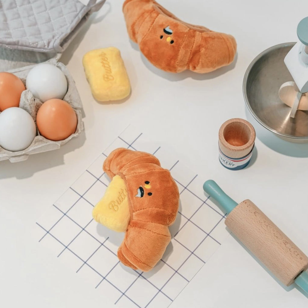Croissant Schnüffelspielzeug – Plüsch, Quietscher, verstecktes Futter für Hunde