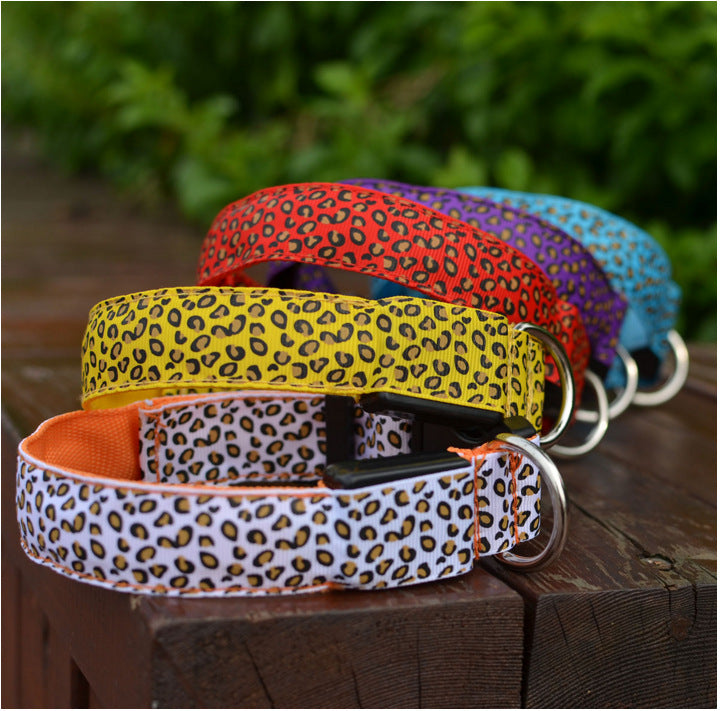 Leopard LED Leuchthalsband für Hunde – 3 Leuchtmodi | 8 Farben | S–XL | Batterie oder USB