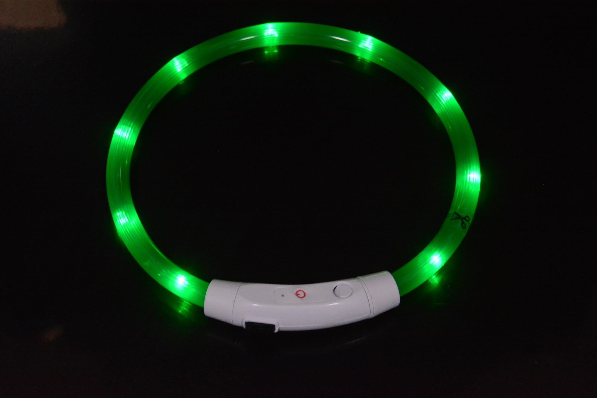 LED Leuchthalsband für Hunde – USB-aufladbar | Glasfaser oder LED-Perlen | 8 Farben | S–L