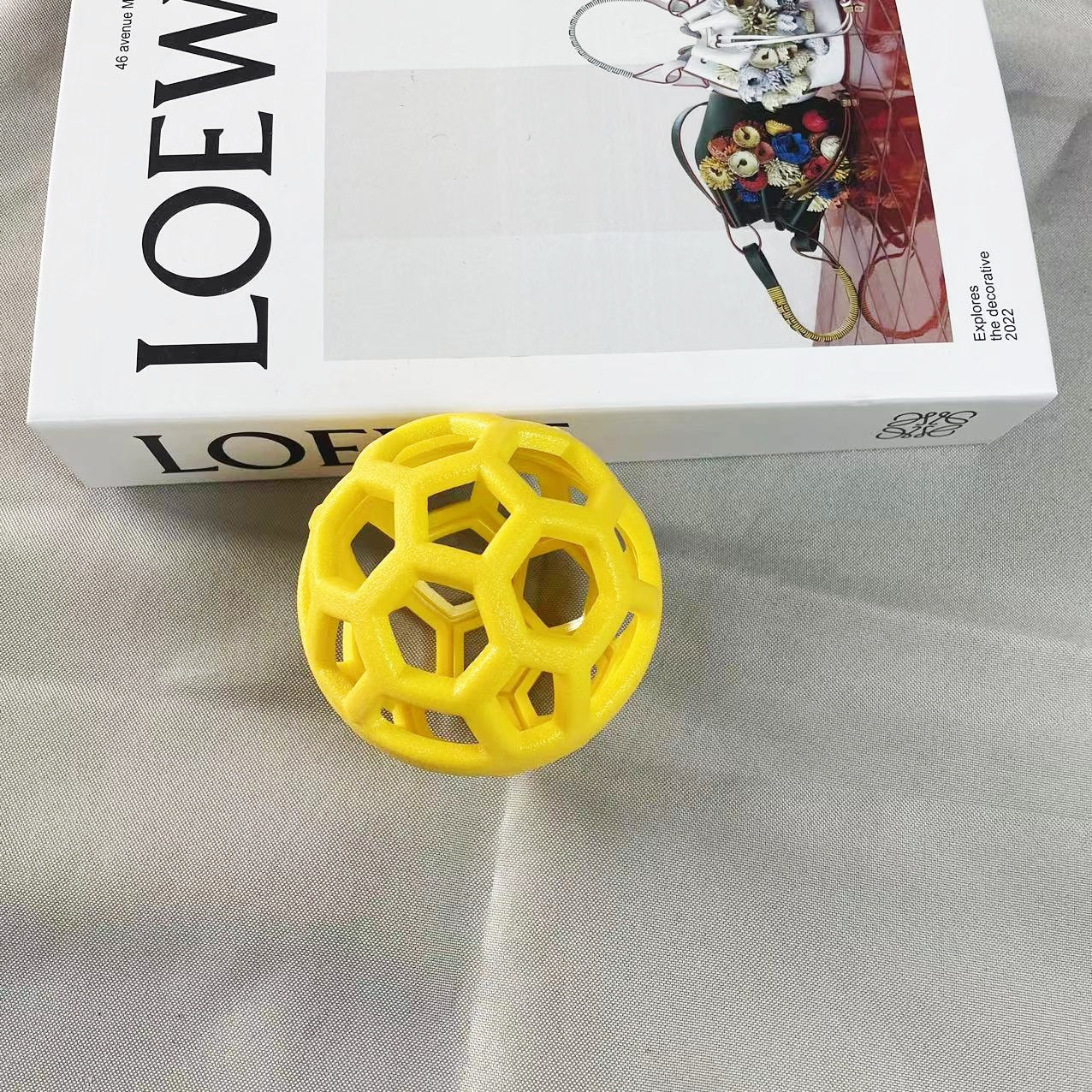 TPR Kauball für Hunde – mit & ohne Glöckchen (9 cm, 4 Farben)