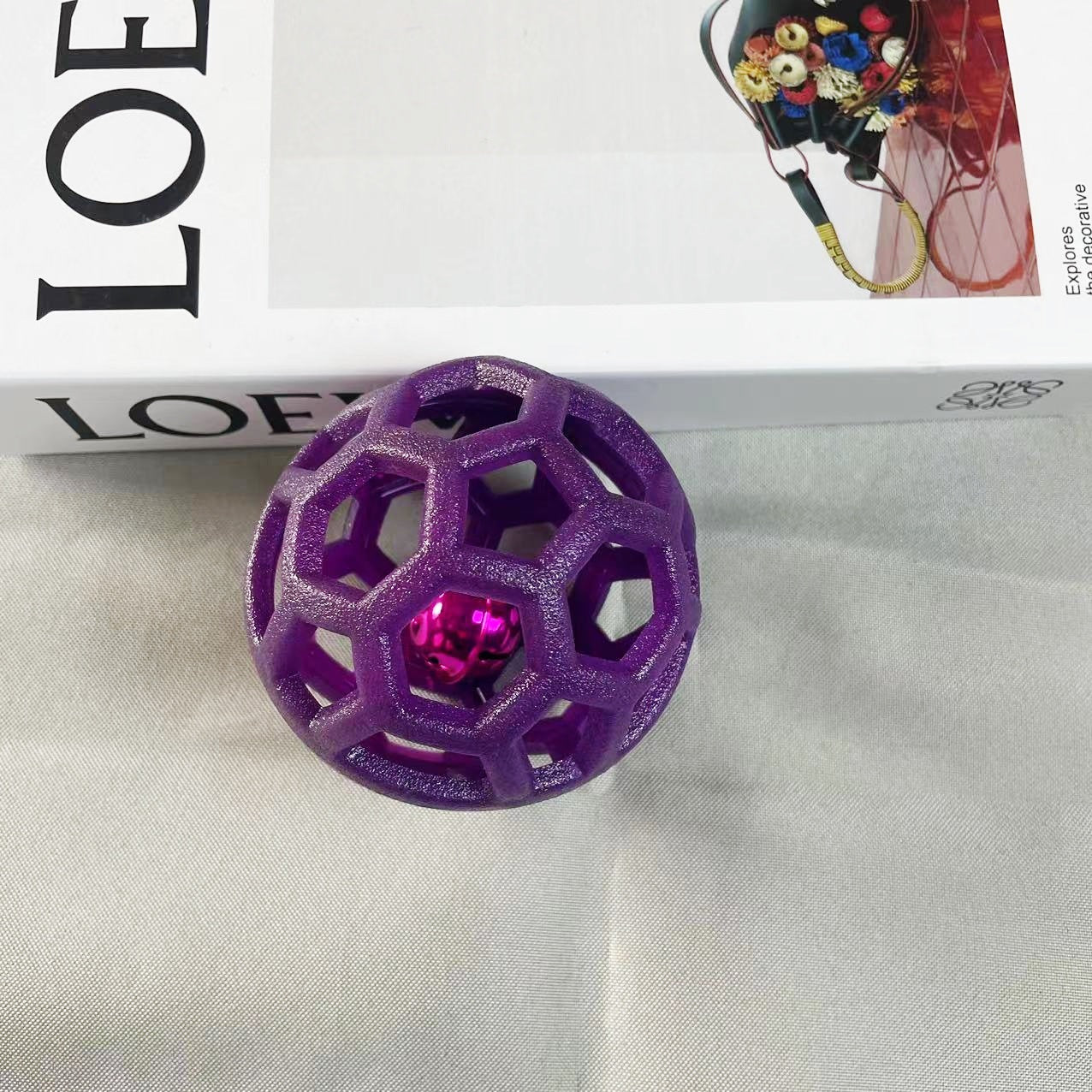 TPR Kauball für Hunde – mit & ohne Glöckchen (9 cm, 4 Farben)